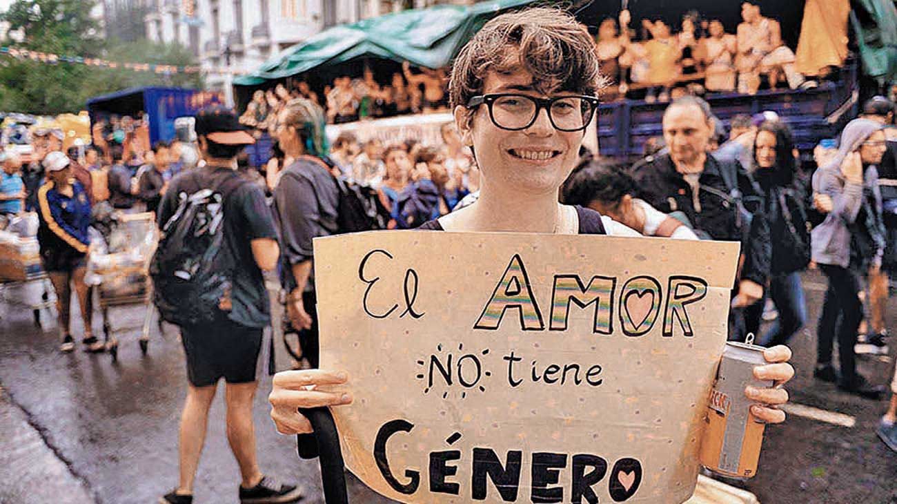 ¿Te ayudo? ¿Me ocupo? Dos modelos de masculinidad