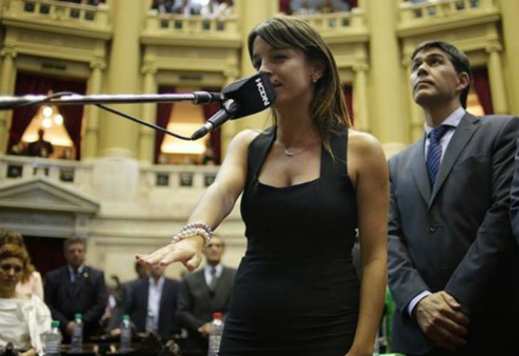 Campaña sucia: Filtran más fotos hot de Lucila De Ponti