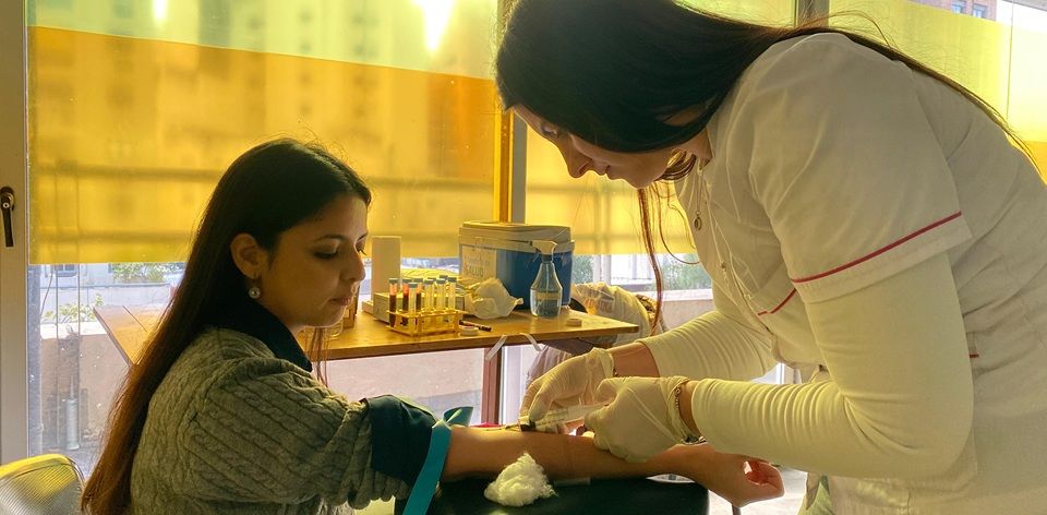 Investigación: La UNC convoca a donar sangre para un estudio nacional sobre ADN y salud de la población