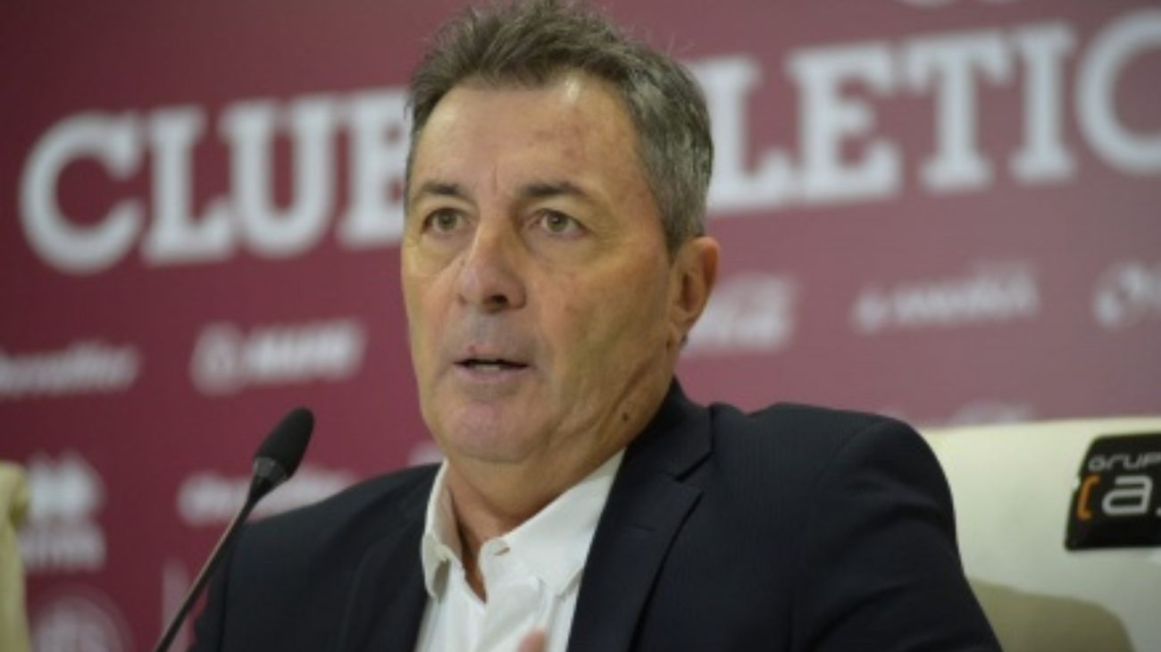 Frank Kudelka renunció como entrenador de Lanús