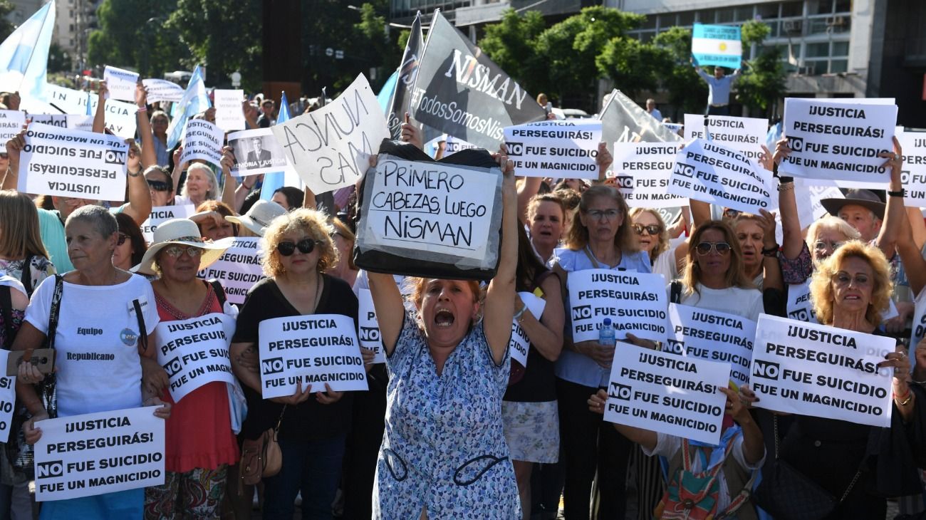 En la marcha de Nisman, gritaron "asesina" y abuchearon al periodismo
