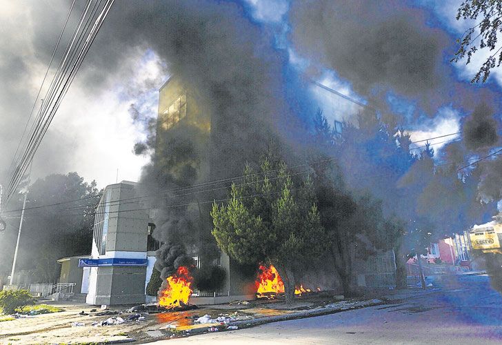 Santa Cruz: represión y heridos en la Legislatura