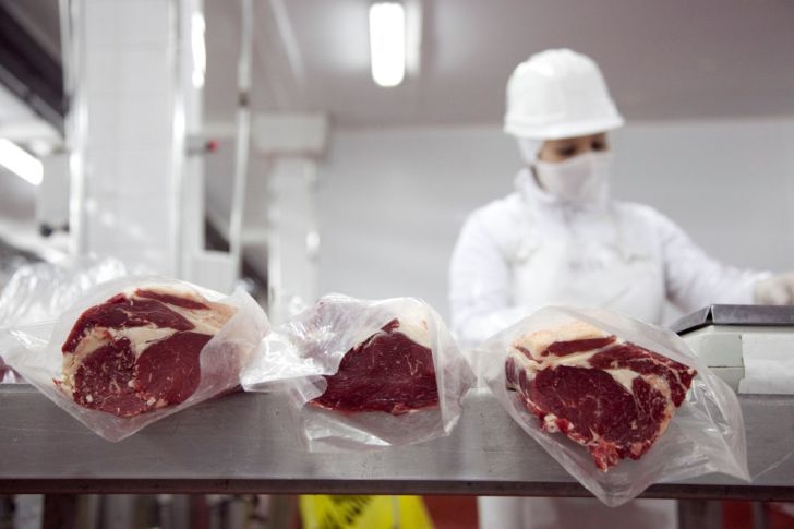 Exportaciones de carne de Uruguay aumentaron 102% aprovechando el cepo argentino