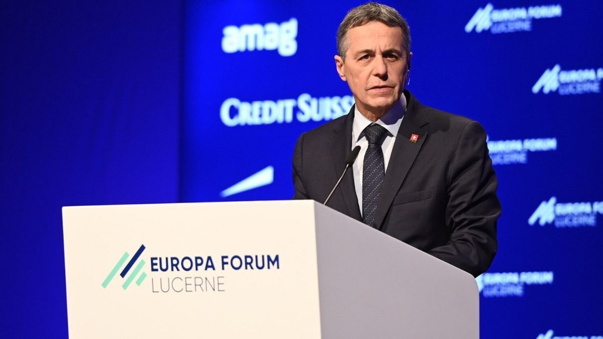 Dejar pasar el Ómicron, la tentación suiza