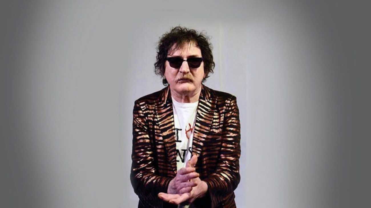 La vacunación de Charly García contra el COVID-19 tuvo eco hasta en Rusia