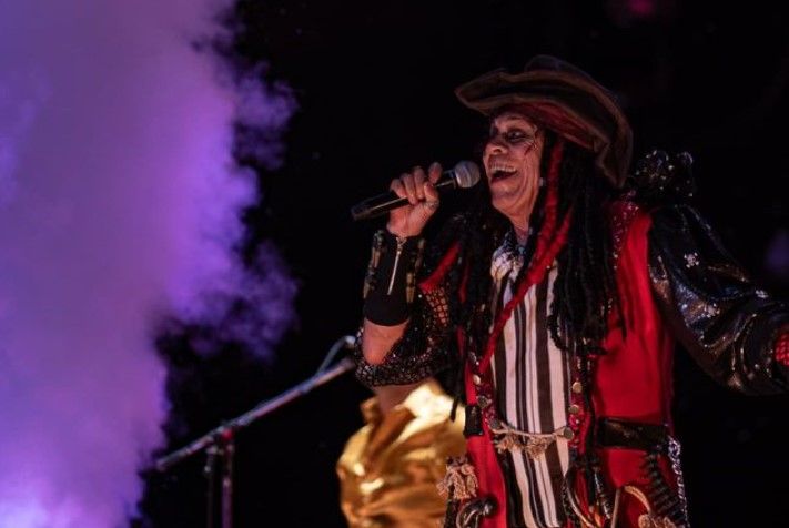 La Mona Jiménez hizo explotar la Creepy Halloween con su última presentación del año