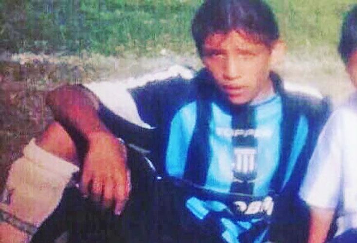 El chico que jugaba callado