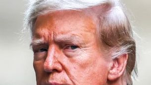 Trump llamó a los iraníes a “tomar sus instituciones” y aseguró que “la ayuda está en camino”
