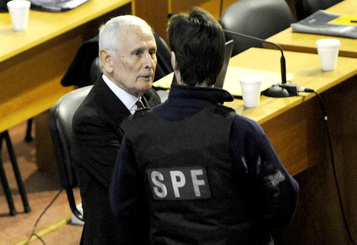 Fuerte repudio al fallo que le otorgó la prisión domiciliaria a Etchecolatz