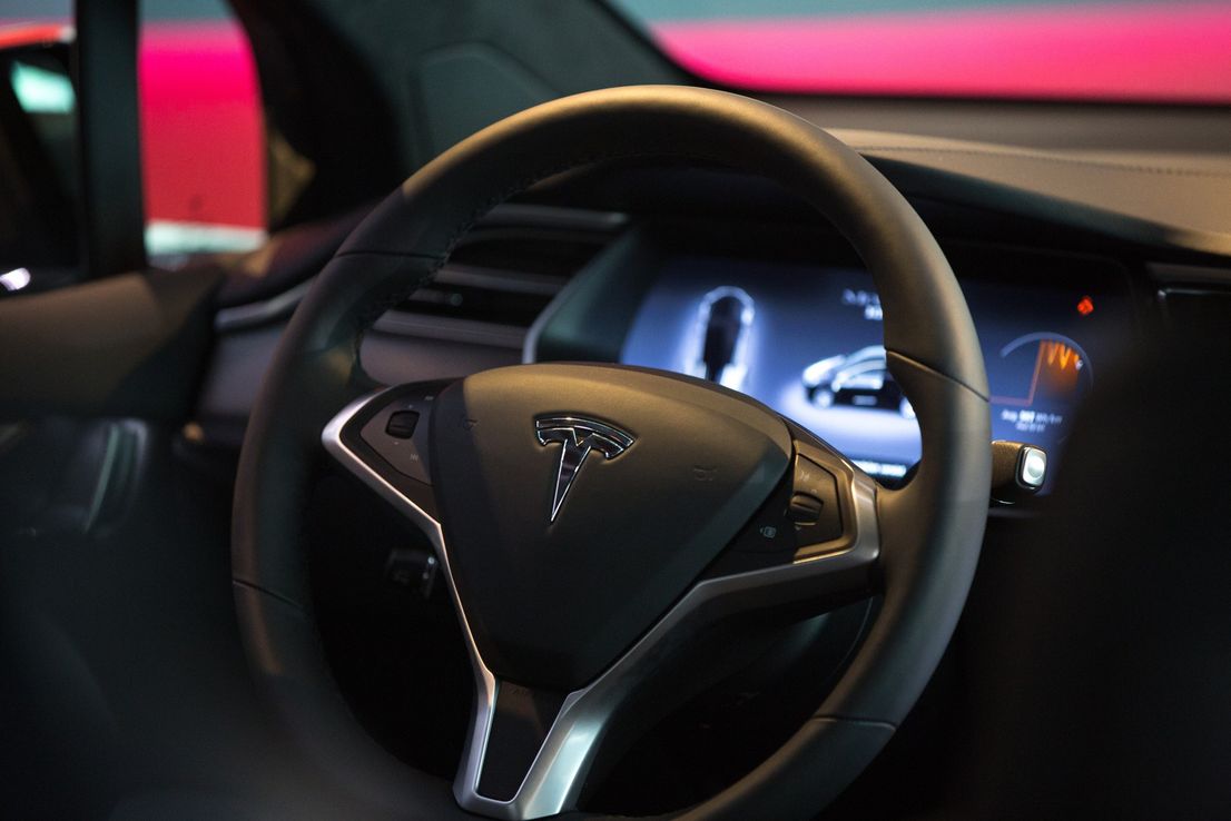 Ven poco probable que Tesla haga una compra apalancada