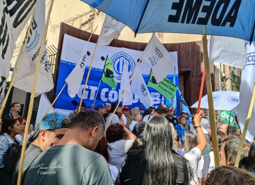 La CGT Córdoba marchó contra el ajuste y le pidió a Llaryora que no respalde el plan nacional