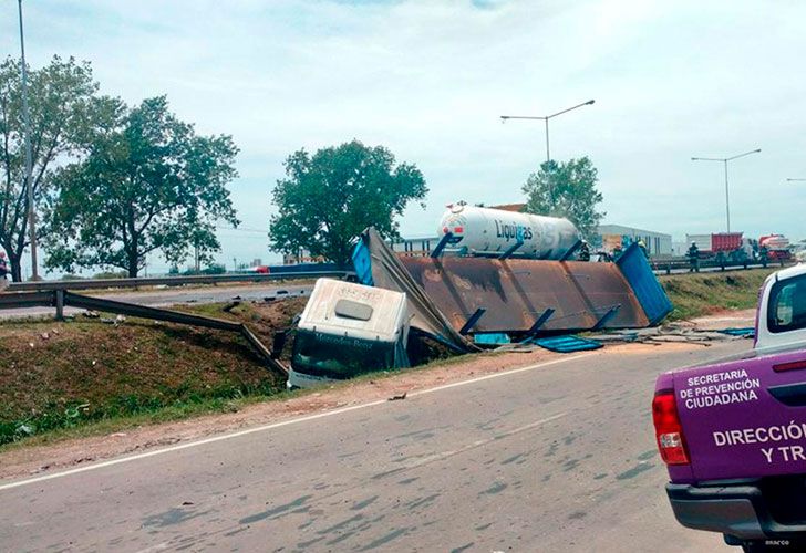 Un camión embistió a otro que llevaba gas butano: dos muertos