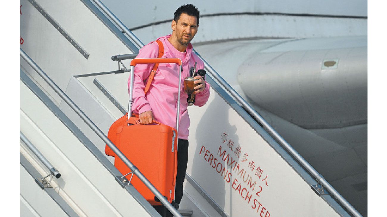 Messi llegó a Hong Kong, aunque no se sabe si jugará
