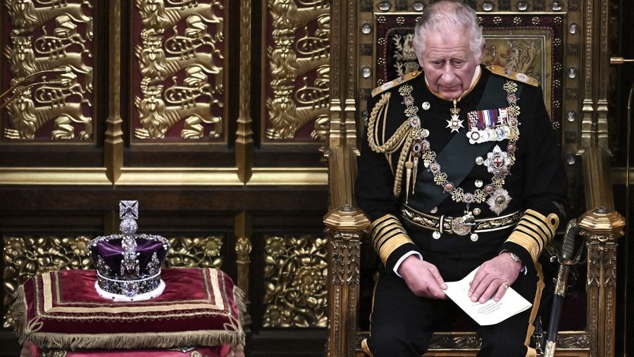 Las sospechas de corrupción acechan a Carlos III