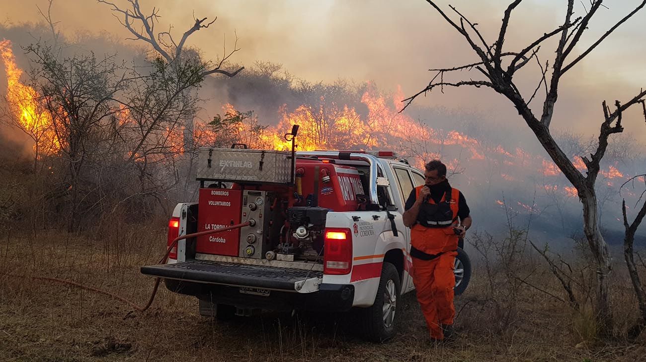 Córdoba: el fuego no cede y el intendente de Carlos Paz los calificó como "actos delictivos"
