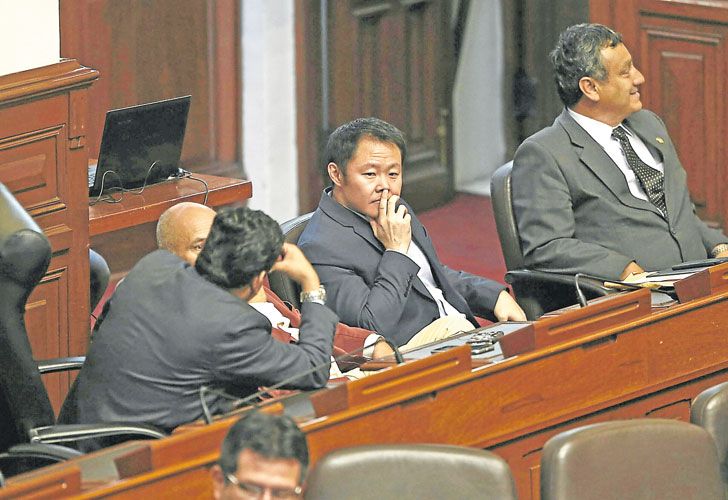 Una interna en la familia Fujimori salvó de la destitución al presidente de Perú