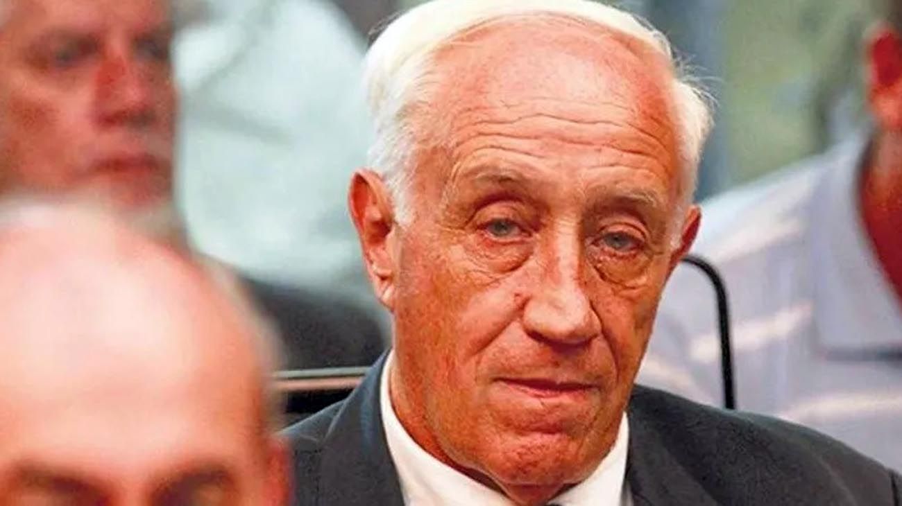 Condenan a dos exrepresores a prisión perpetua por delitos sexuales en la ESMA