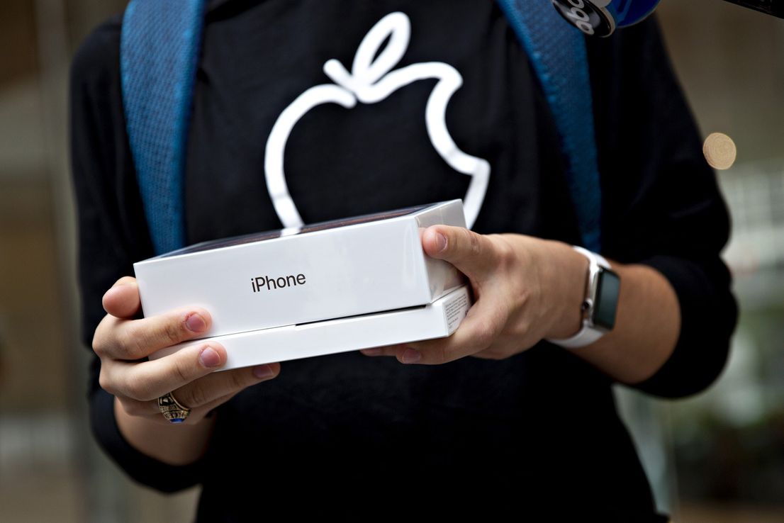 Qué estrategia presenta Apple para impulsar las ventas del iPhone
