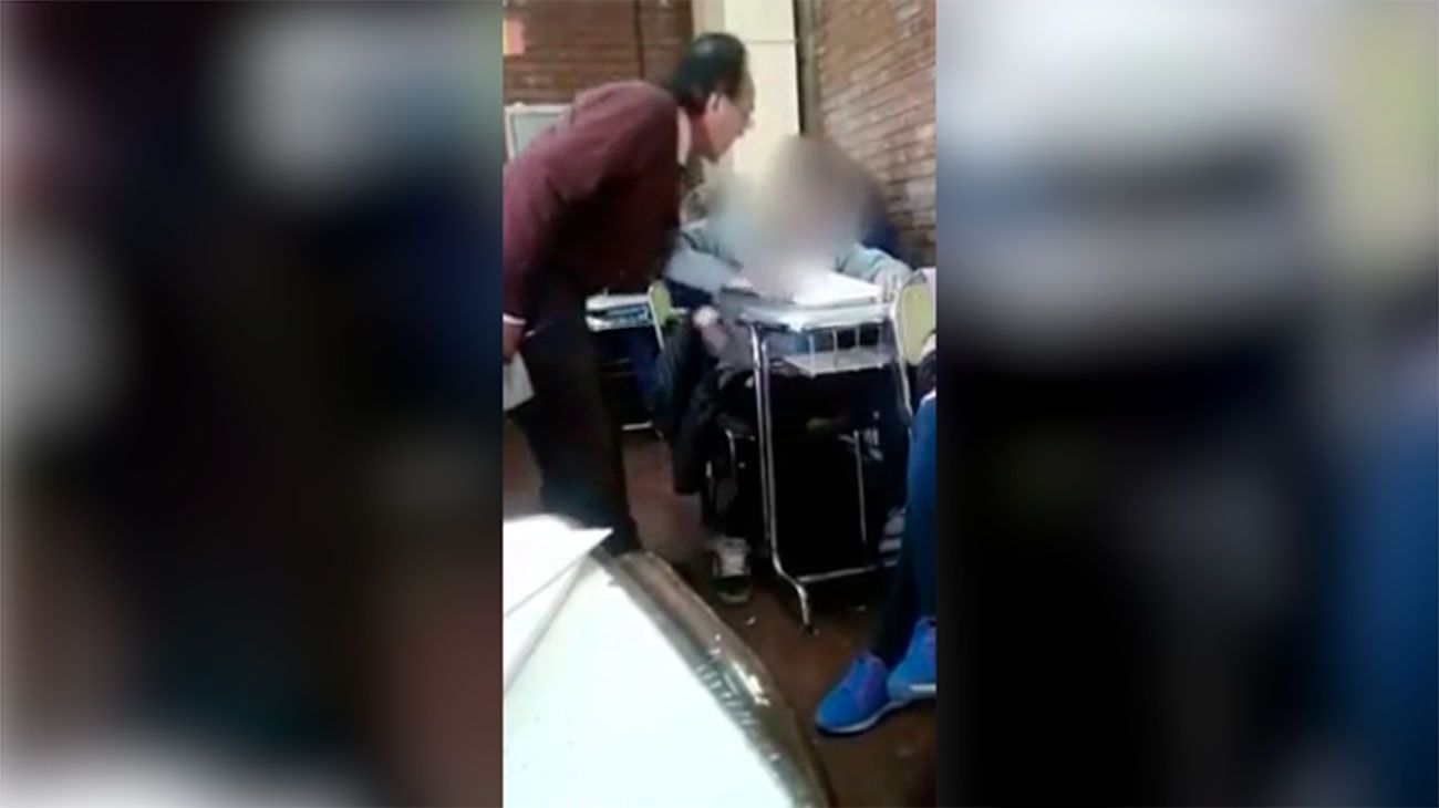 Video | En Mendoza, un docente maltrató y manoseó a un chico en plena clase