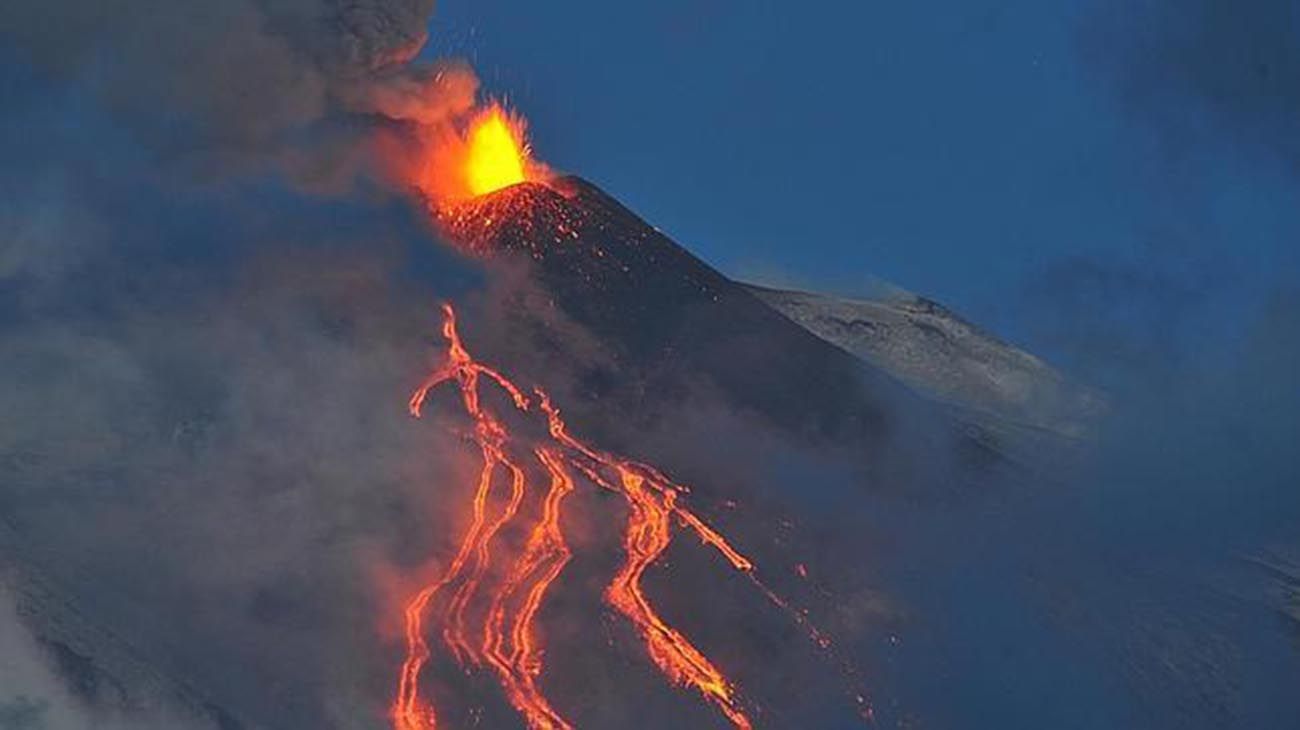 Las impactantes imágenes de la erupción del volcán Etna