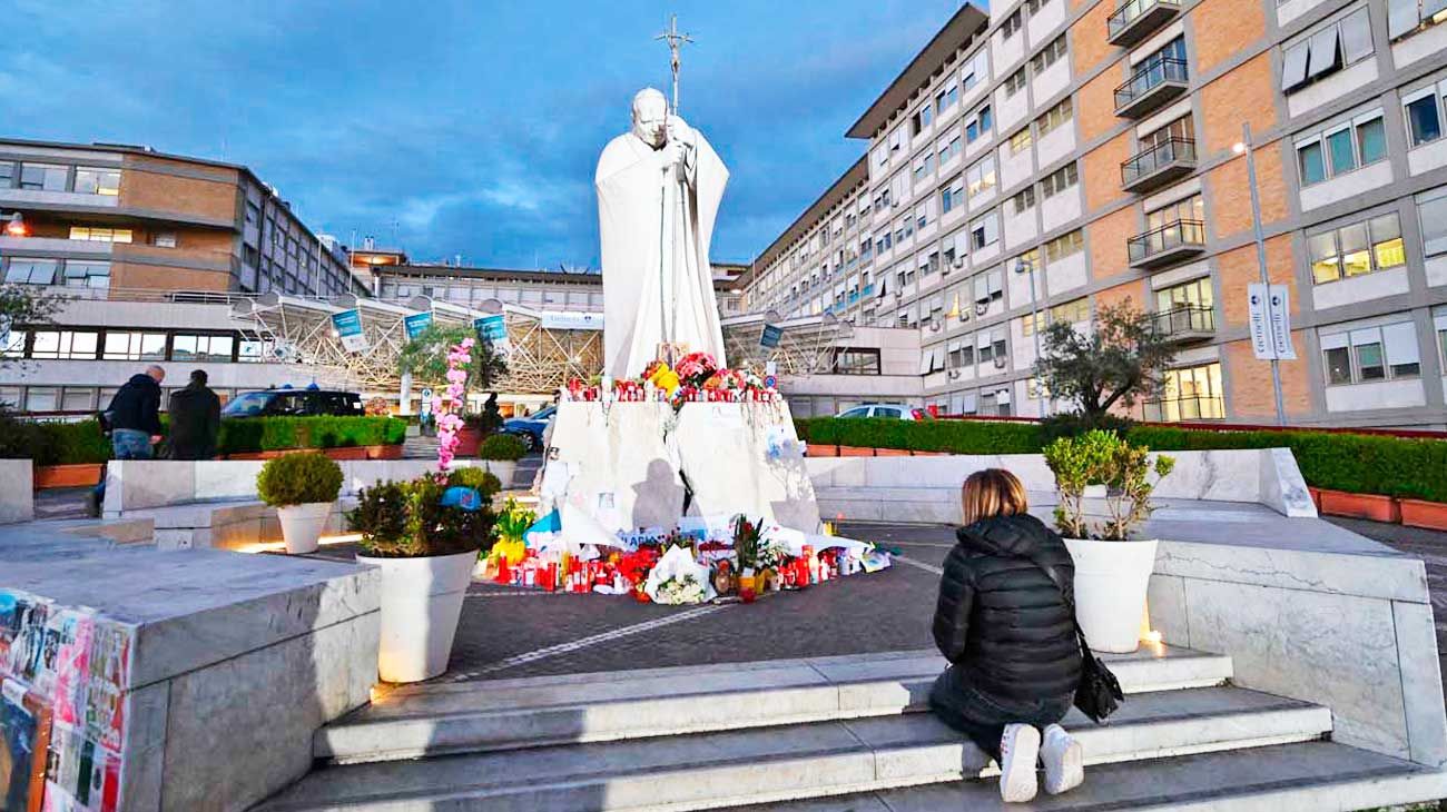 Francisco relanza desde el hospital su proyecto sobre el futuro de la Iglesia