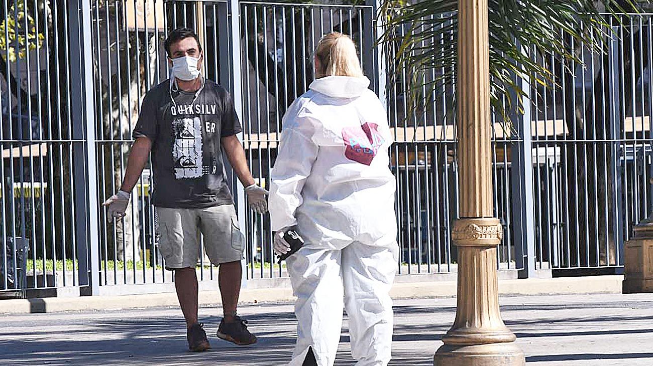 Llegó de Brasil y salió a la calle a buscar hospedaje