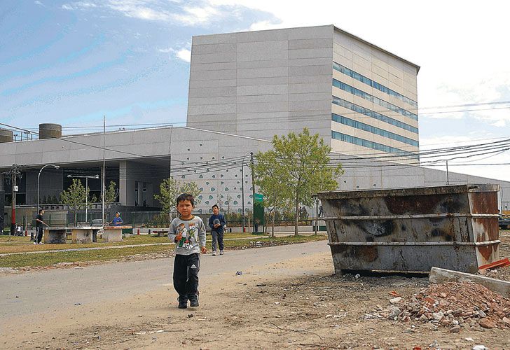 Vecinos de CityCenter, entre la pobreza y el monstruo
