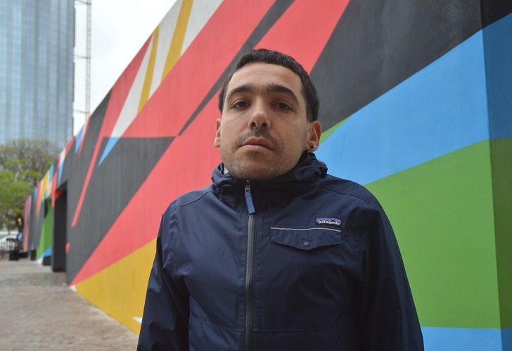 Elian Chali presentó ‘Una feta gris de nada’