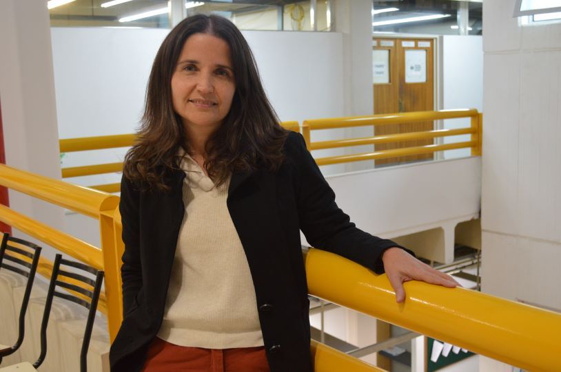 Luciana Benotti: “La IA está ingresando a la escuela a través de los estudiantes”