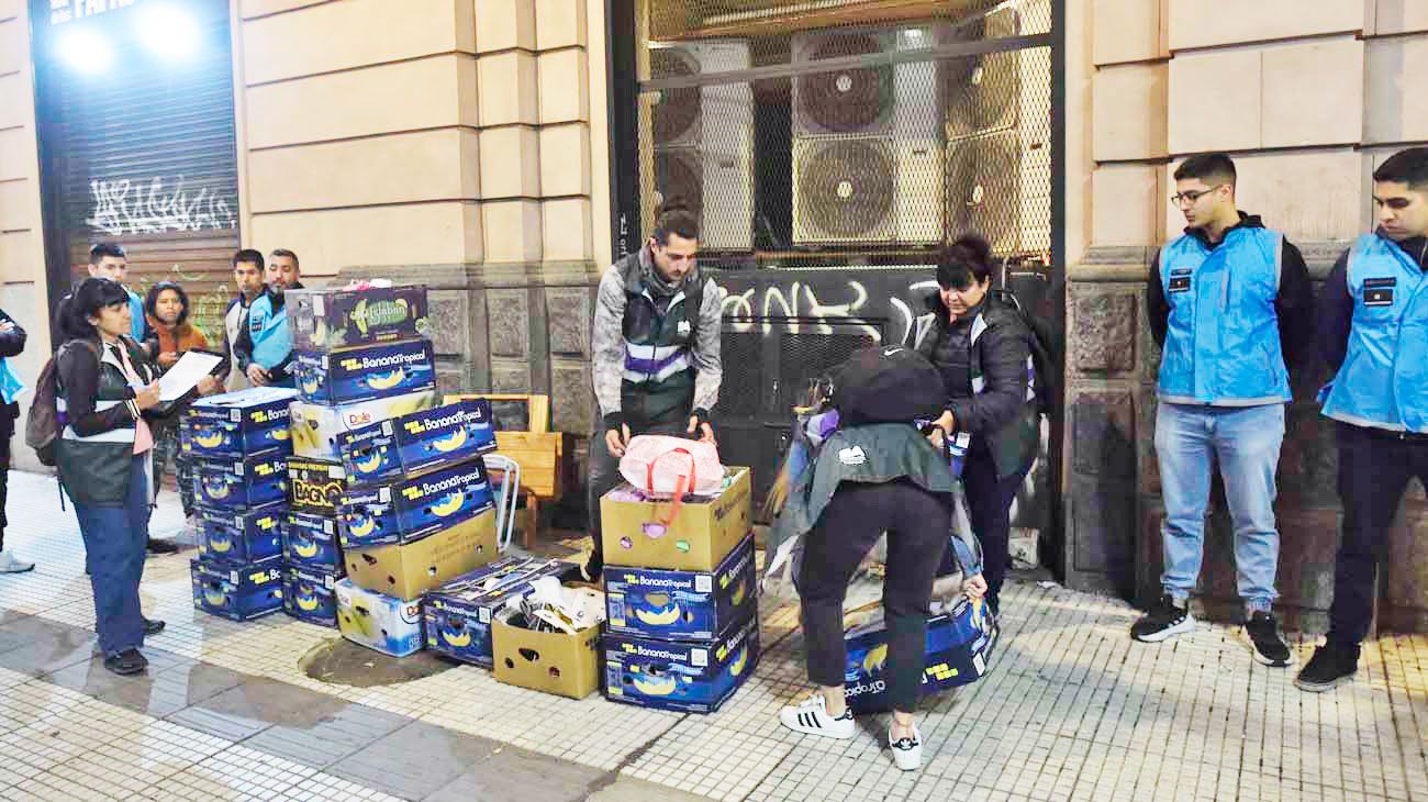 Constitución: desalojan a unos 200 manteros