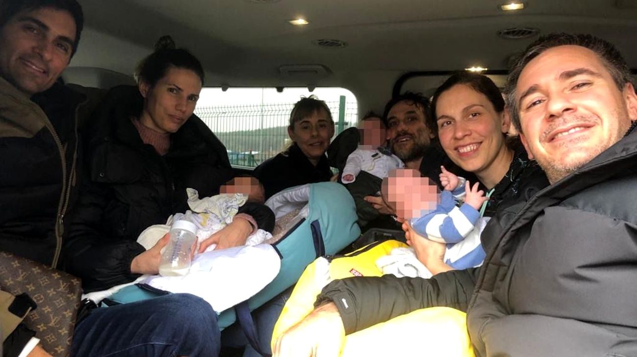 Cinco familias argentinas con sus bebés lograron salir a salvo de Ucrania