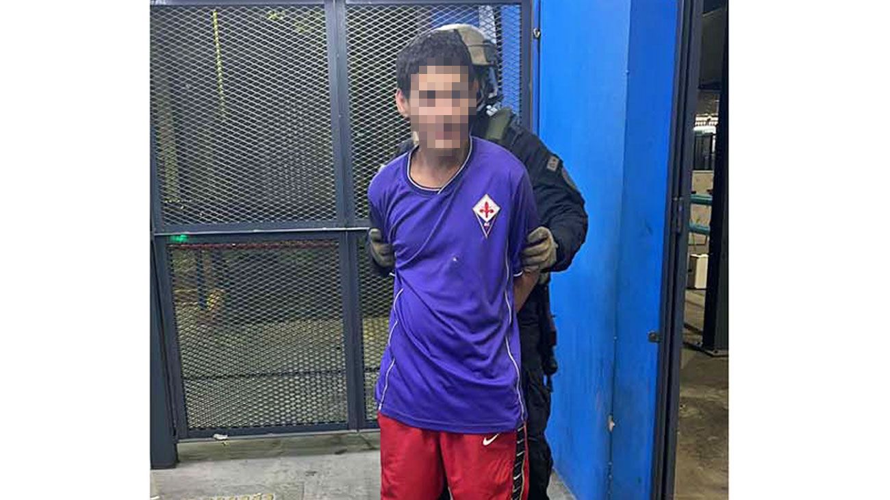 Amenazó con hacer explotar una granada en la estación de Flores