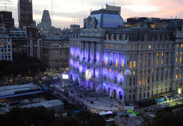 Denuncia por sobreprecios en el Centro Cultural Kirchner