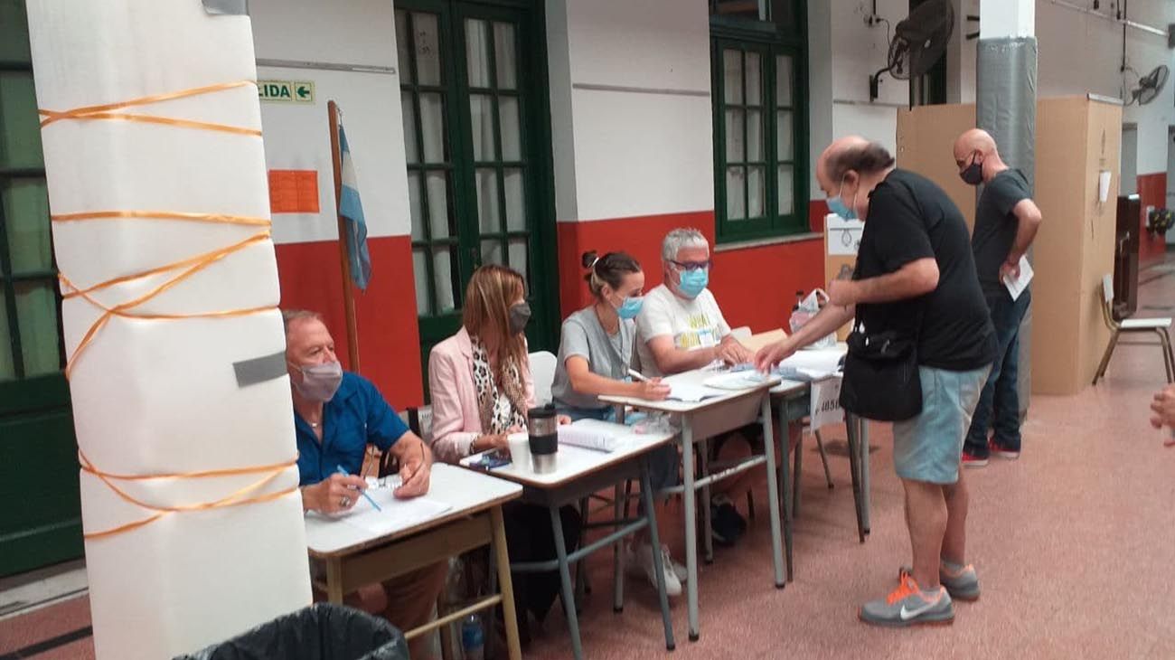 Los comicios llegan a su fin con una participación de más de 71% del padrón