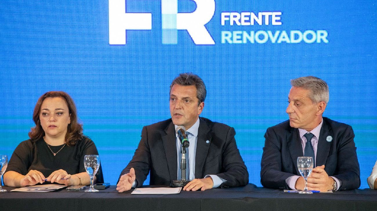 Filoso con las internas, Massa criticó "las peleas de enanos que generan un vacío de poder"