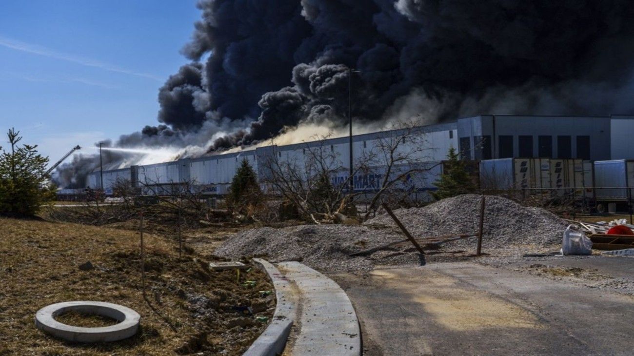 Incendio de Walmart es visible desde el espacio