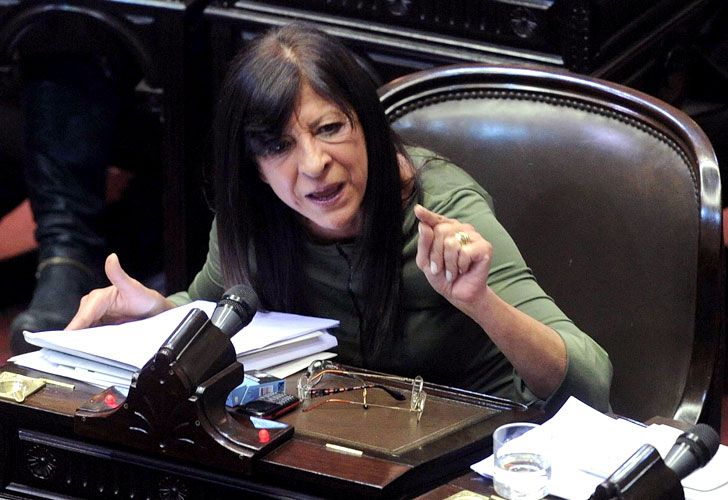 Conti impulsa un subsidio de $8.000 para travestis