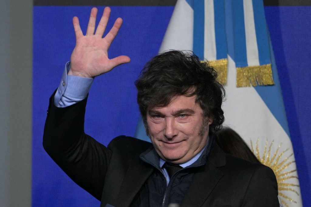 Encuesta: Milei mantiene alto nivel de aprobación, pero hay menos "moderados" y crece la polarización