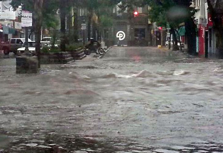 Río Cuarto | Fuerte temporal causó anegamientos y destrozos