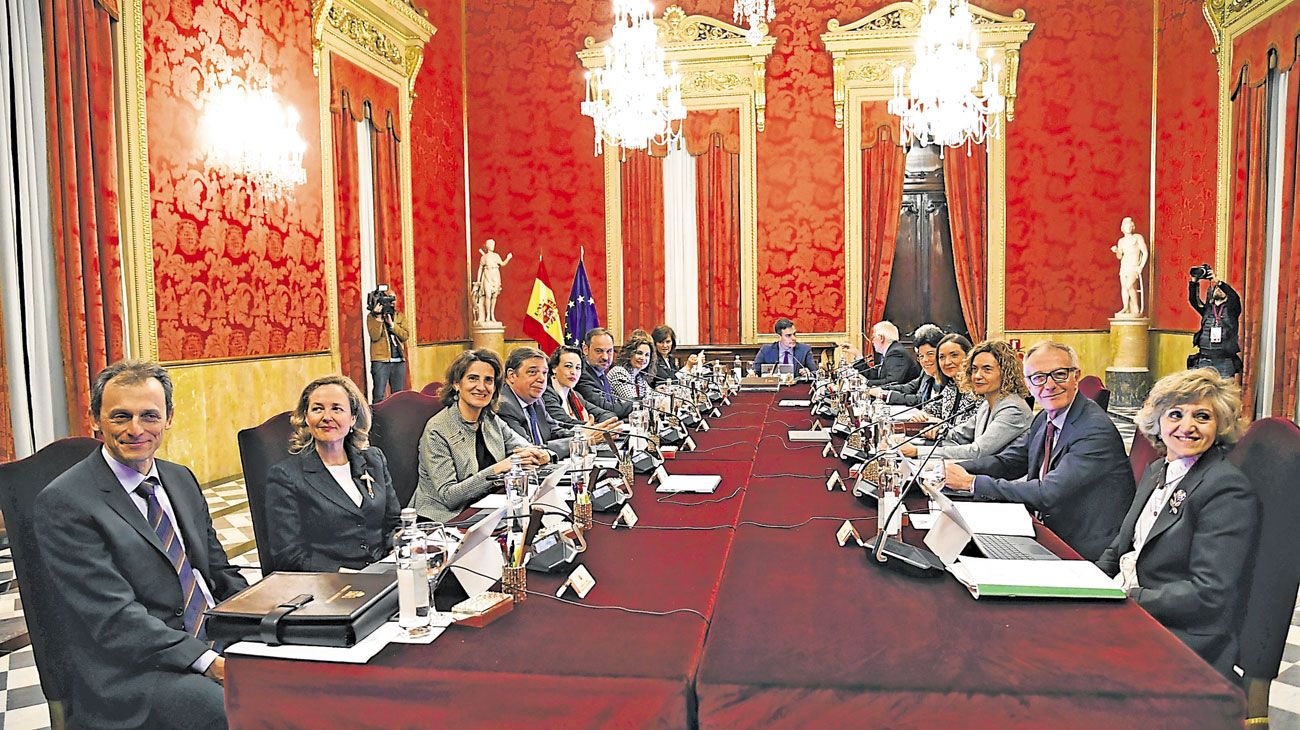 Solo en diez distritos del país se cumplen las leyes de paridad