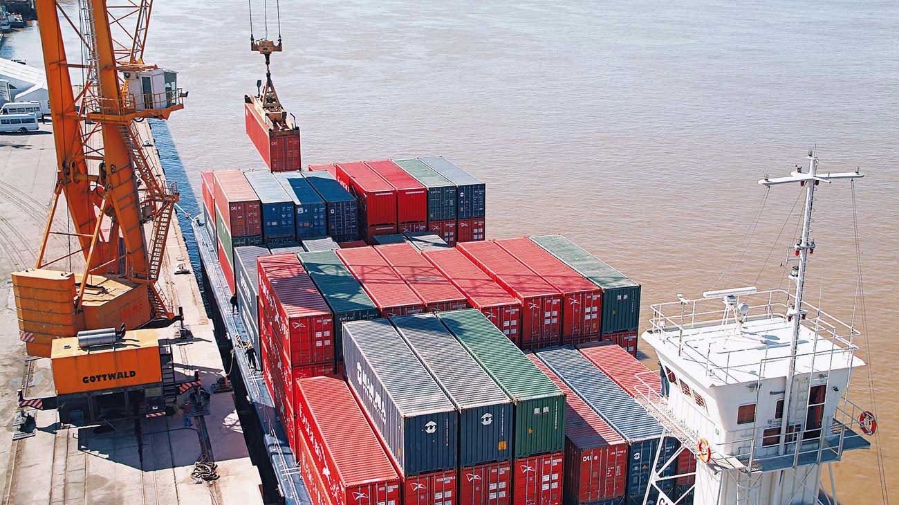 Especialistas advierten que trabar importaciones provocará serios problemas a la producción