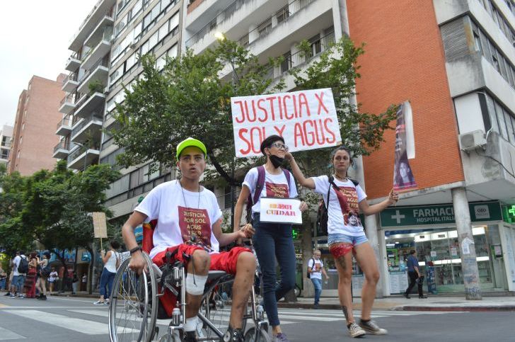 Marcha para solicitar el cambio de carátula en la causa contra Amoedo