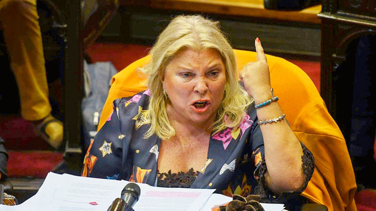 Marcos Peña, la oposición y hasta un mozo salieron a cruzar a Elisa Carrió