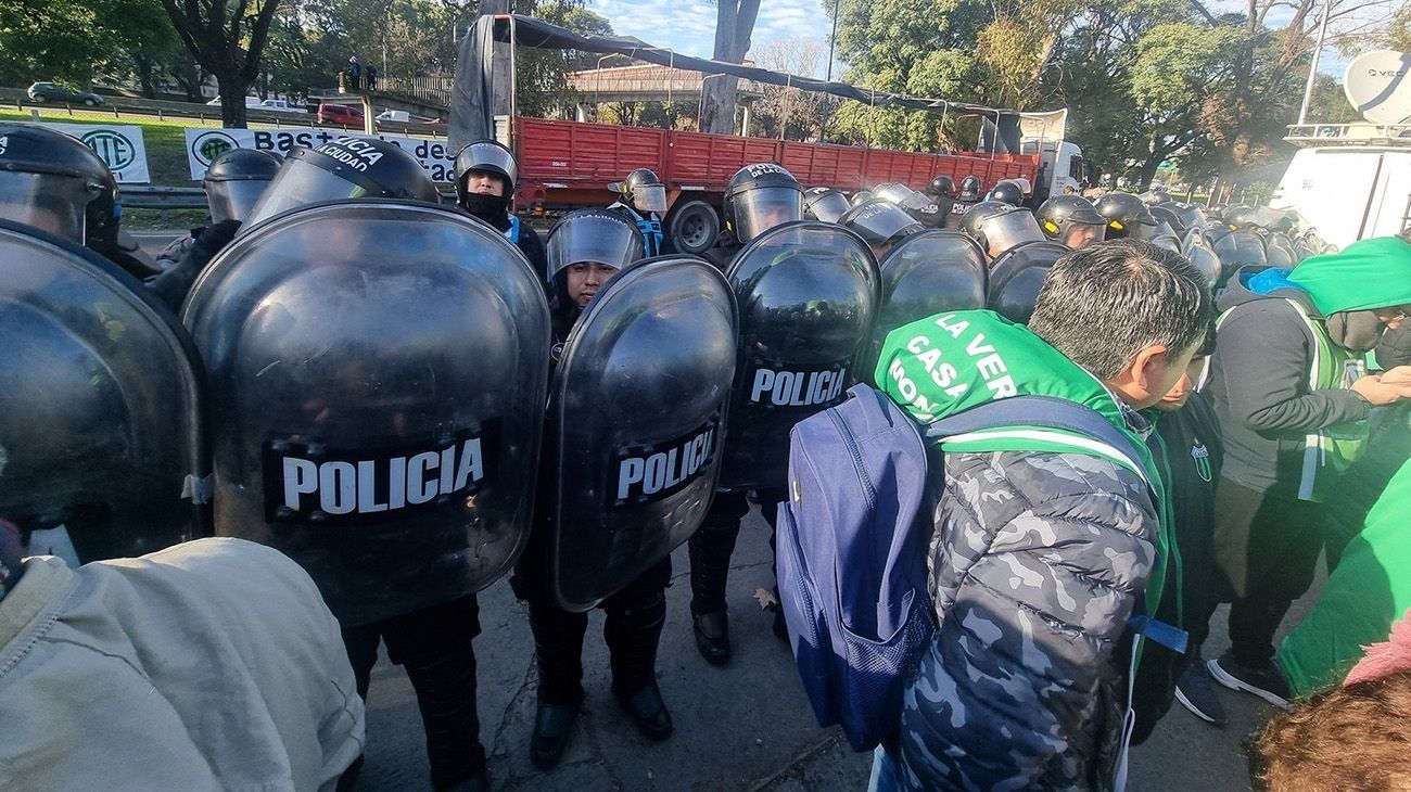 Protesta frente al INTI: incidentes en una manifestación por la reciente ola de despidos