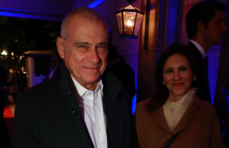 El ex espía Jaime Stiuso reapareció durante un concurrido festejo en la embajada de Uruguay