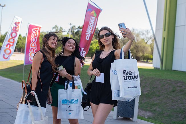 Toda la oferta turística local, nacional e internacional en un solo lugar, el Centro de Convenciones