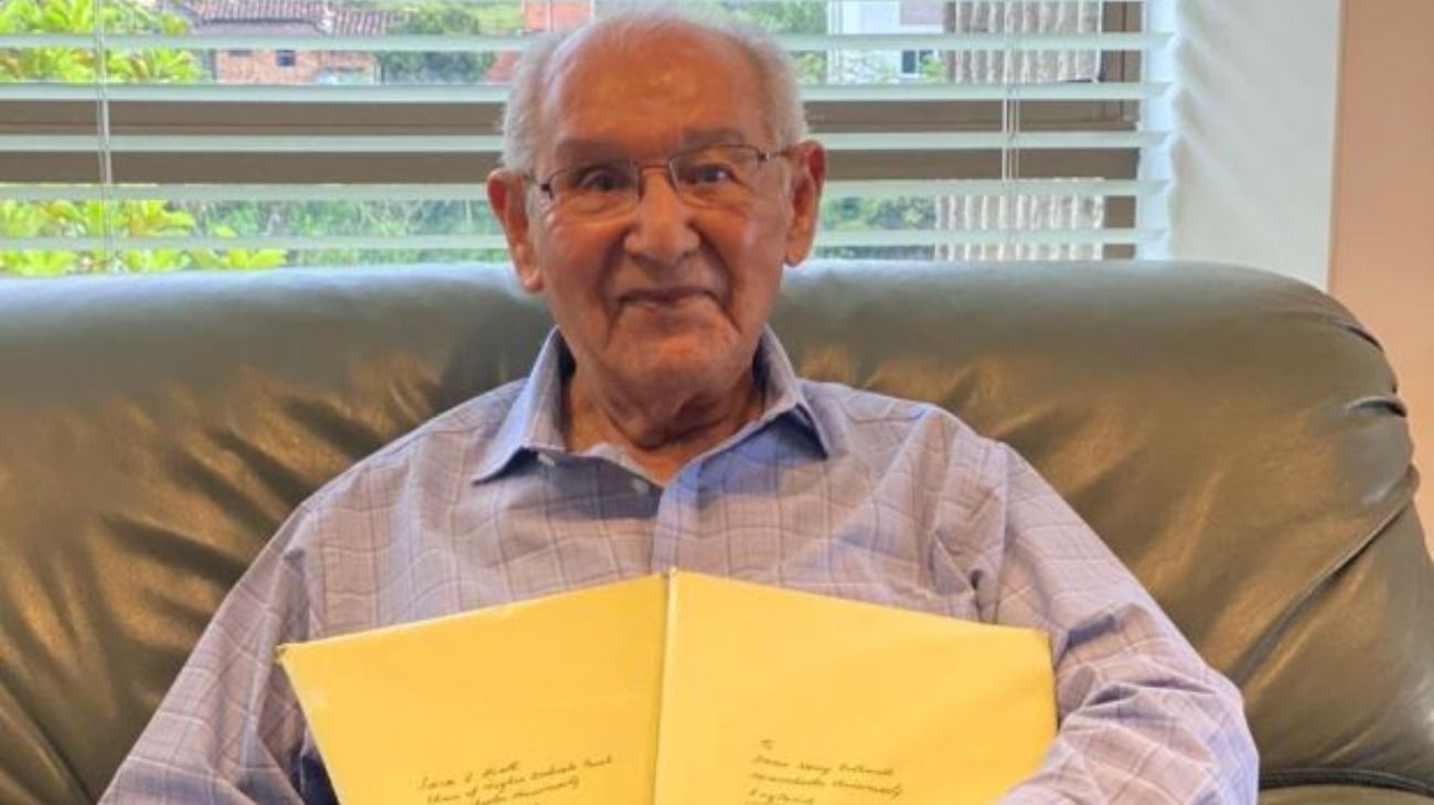Con 104 años presentó su tesis doctoral y resolvió un enigma de dos siglos