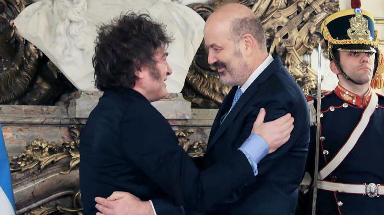 Sturzenegger y Cordero se anotaron un triunfo con la reglamentación de una dura reforma laboral