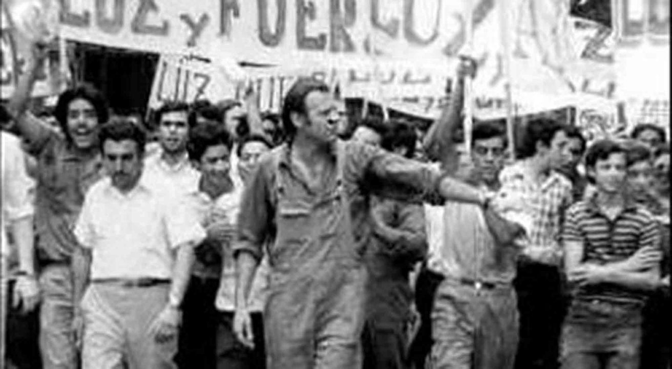 "¡Obreros y estudiantes, unidos y adelante!"