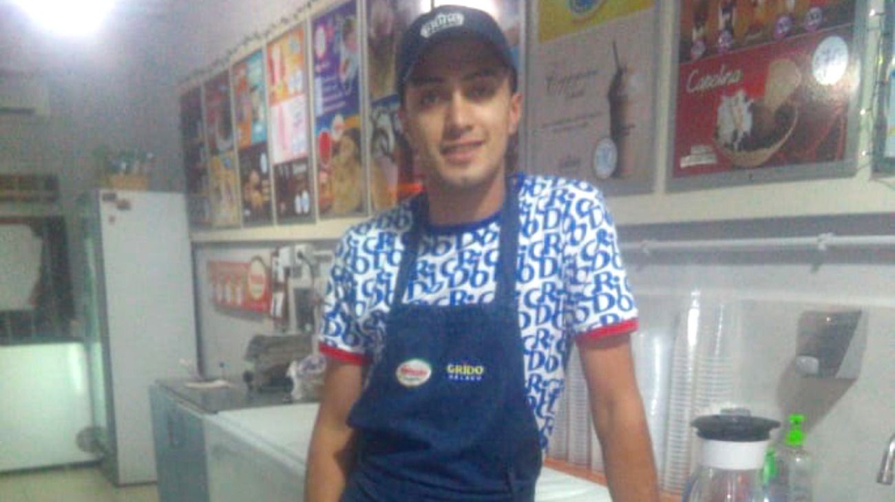 Un heladero encontró 20 mil pesos y se los devolvió a su dueña